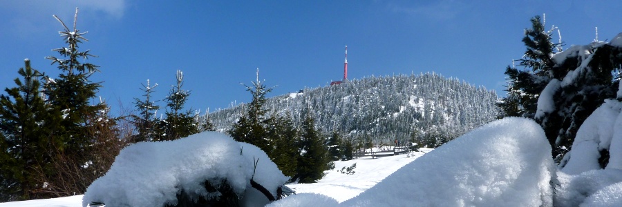 Sníh na Lysé hoře láká turisty k výletu